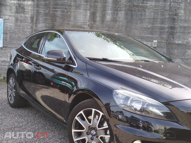 Volvo V40 2.0 D4 R-Design