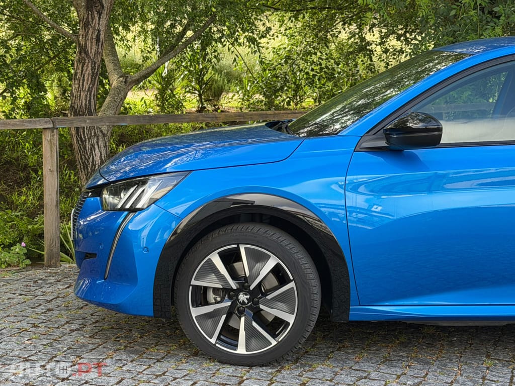 Peugeot E-208 50 kWh GT