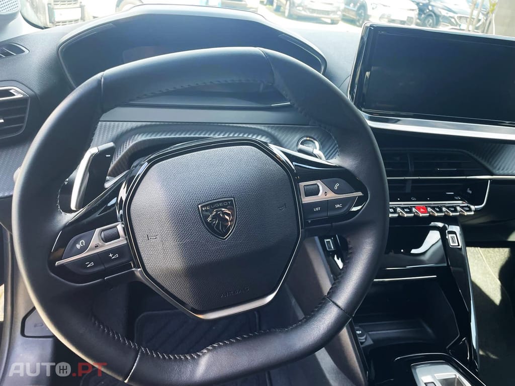 Peugeot 208 1.2 Hybrid Allure e-DCS6