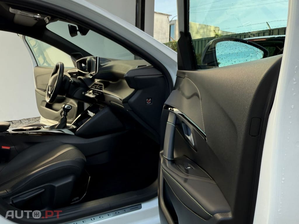 Peugeot 208 GT LINE