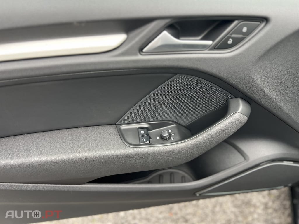 Audi A3 1.6 TDI (clean diesel) S tronic S line Sport Pack