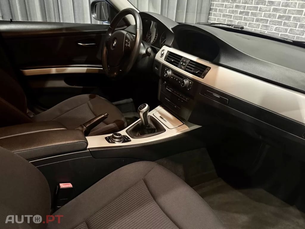 BMW 318 d Touring Navigation Sport