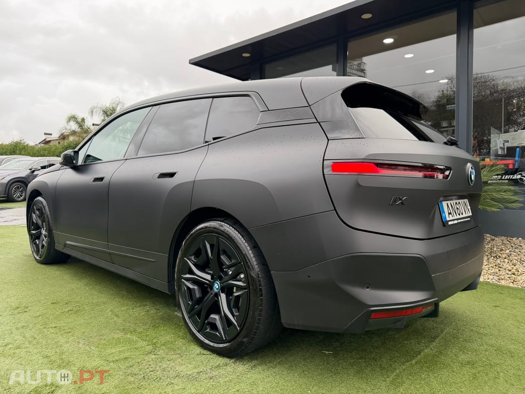BMW iX xDrive 40