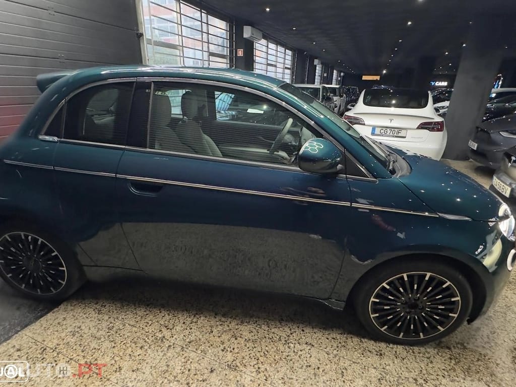Fiat 500e La Prima