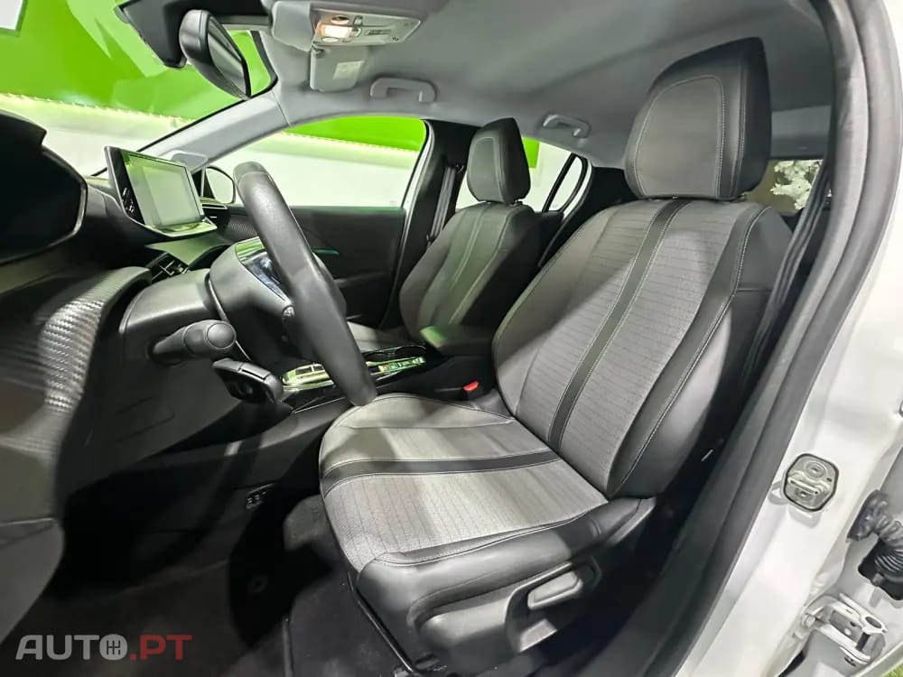 Peugeot E-208 50 kWh Style