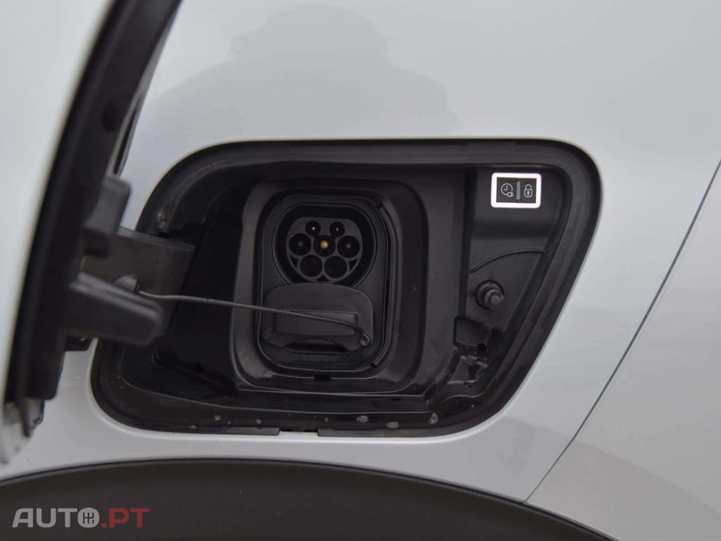 Peugeot E-2008 54 kWh Active EAT8