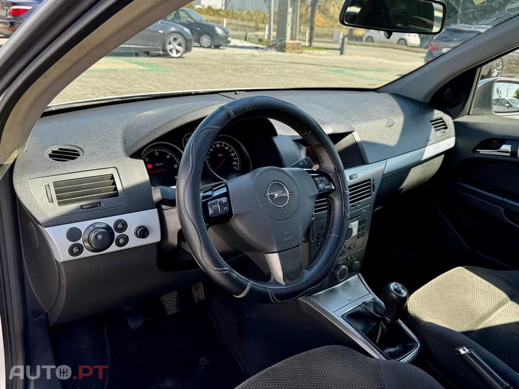 Opel Astra Caravan 1.3 CDTi Enjoy — fotografia 6