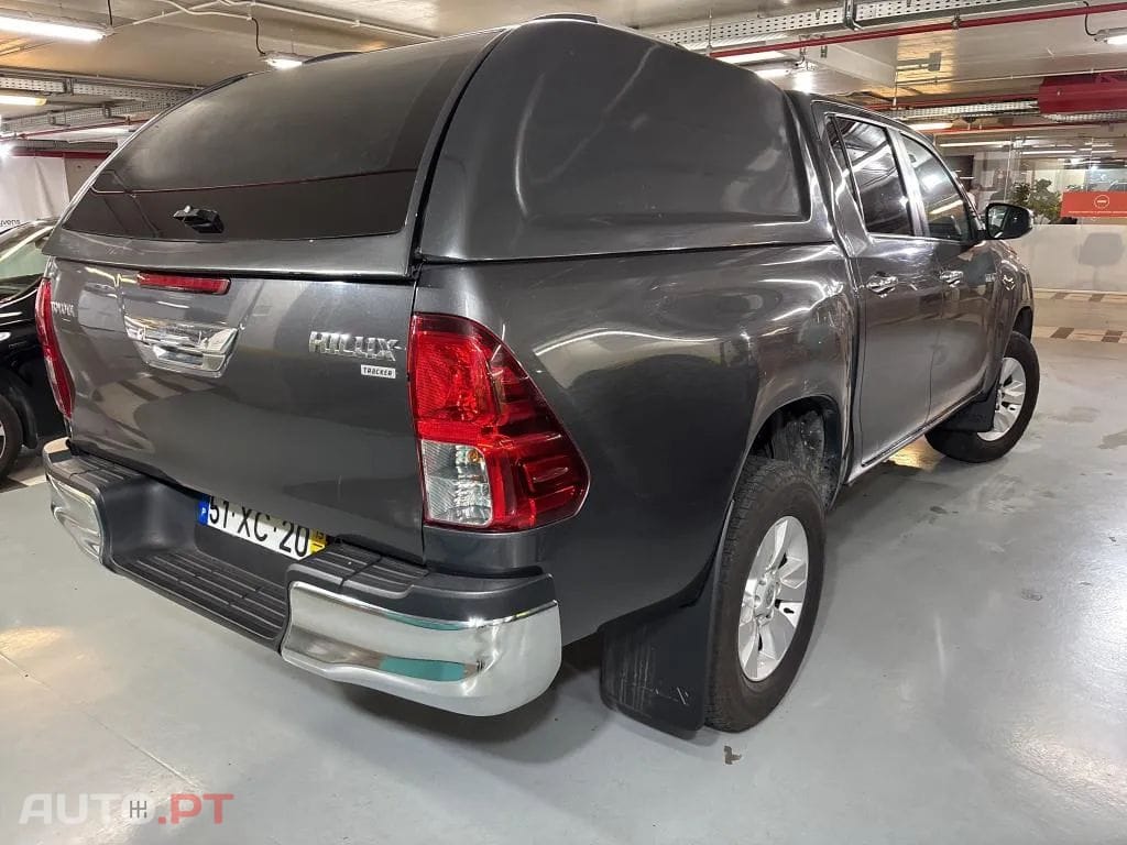 Toyota Hilux 2.4 D-4D 4WD CD Tracker
