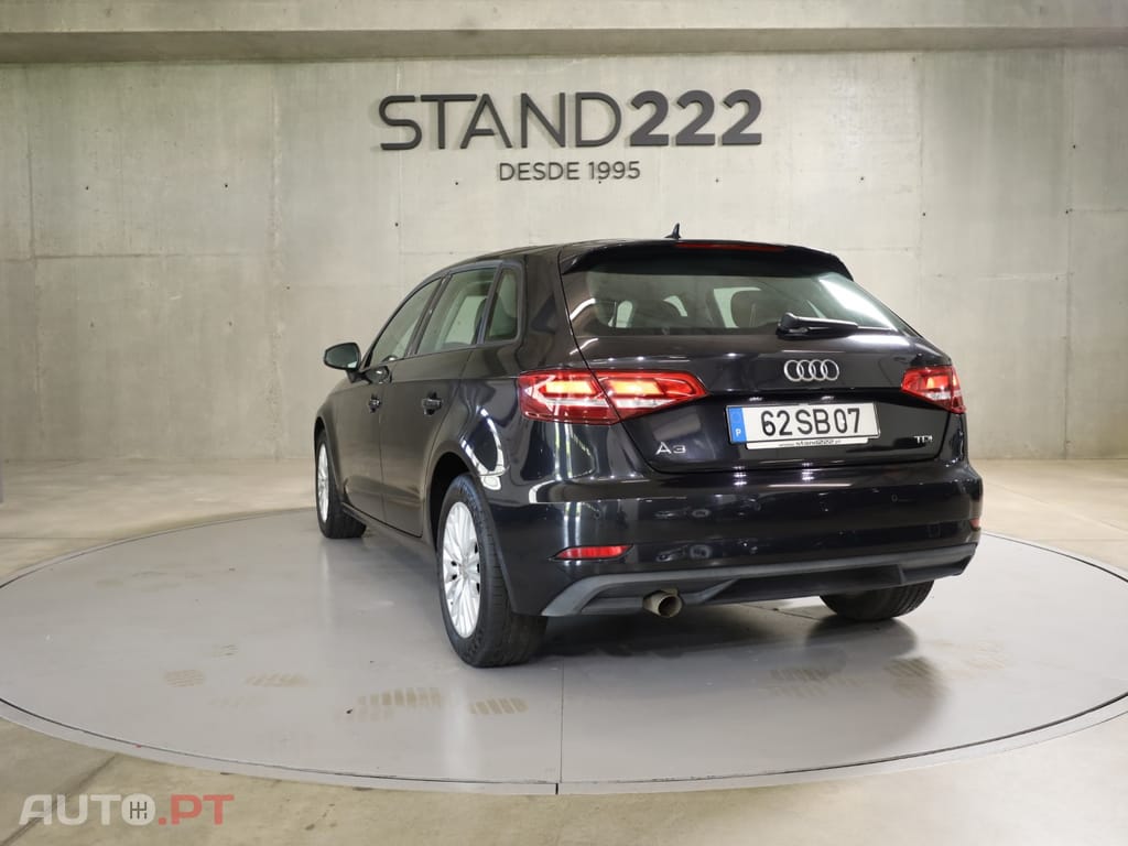 Audi A3 Sportback 1.6 TDi B. Line Attraction