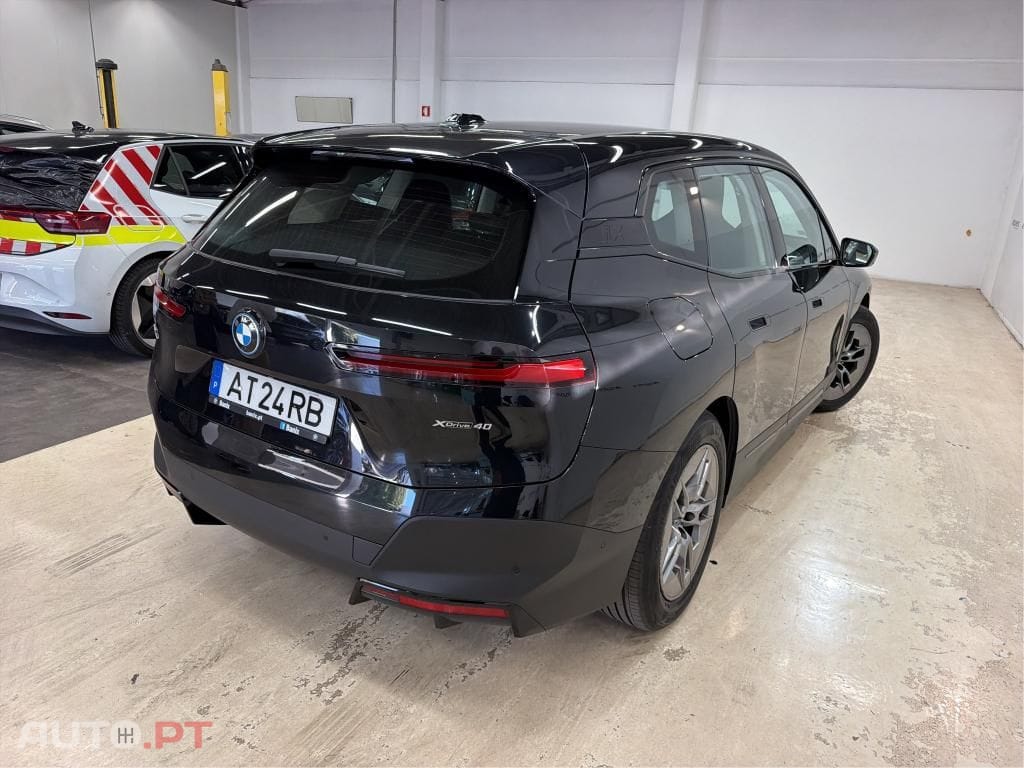 BMW iX xDrive 40