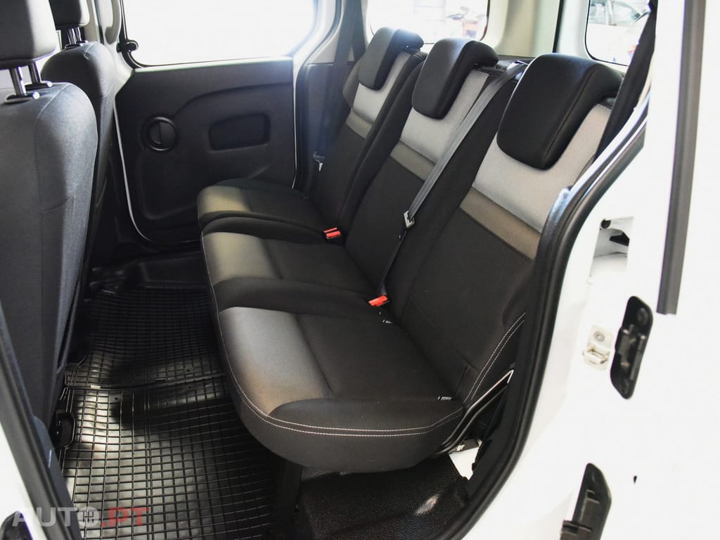 Renault Kangoo 1.5 Blue dCi L1 Business — fotografia 19