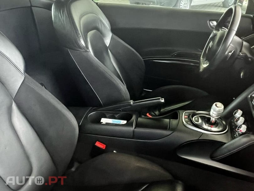 Audi R8 4.2 FSI V8 quattro R-tronic