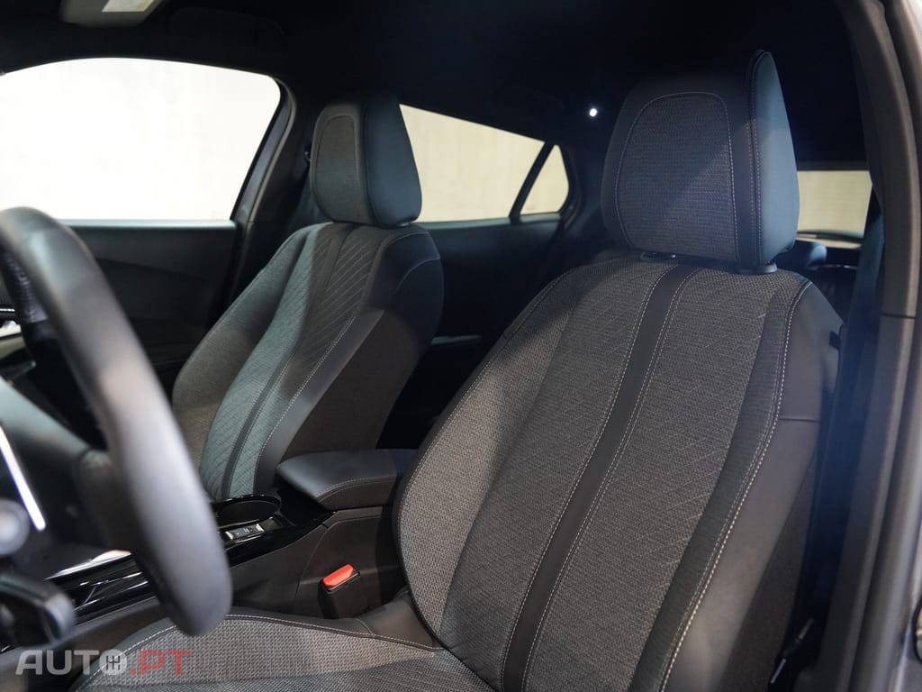 Peugeot 2008 1.2 PureTech Allure EAT8