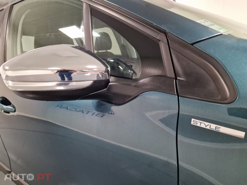 Peugeot 2008 1.2 PURETECH STYLE