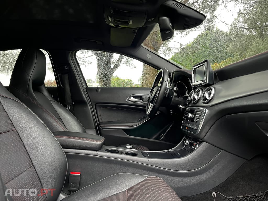 Mercedes-Benz GLA 220 Automático