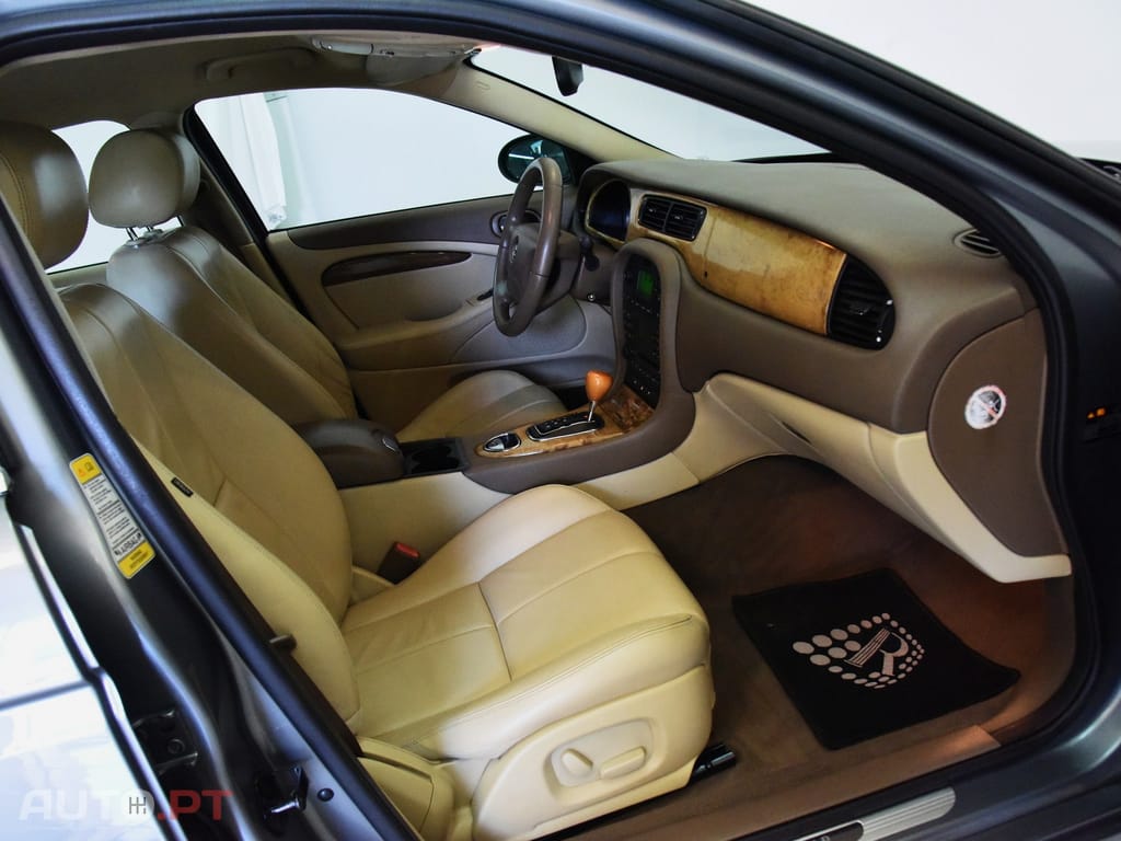 Jaguar S-Type 2.7 D V6 Executive Auto.