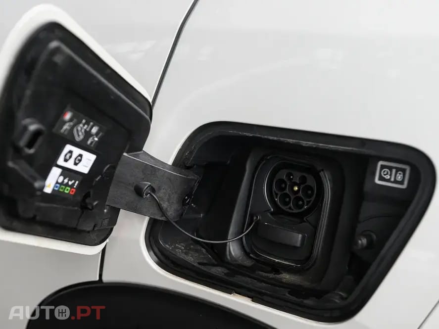 Peugeot E-2008 50 kWh Allure Pack