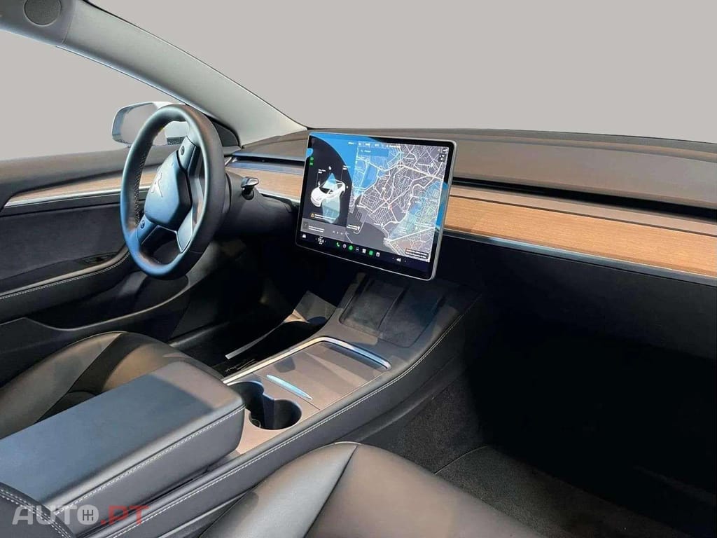 Tesla Model 3 Stander 