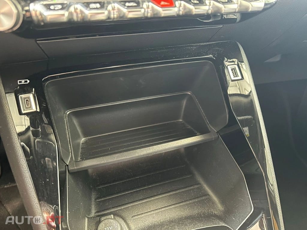 Peugeot E-2008 50 kWh Active Pack
