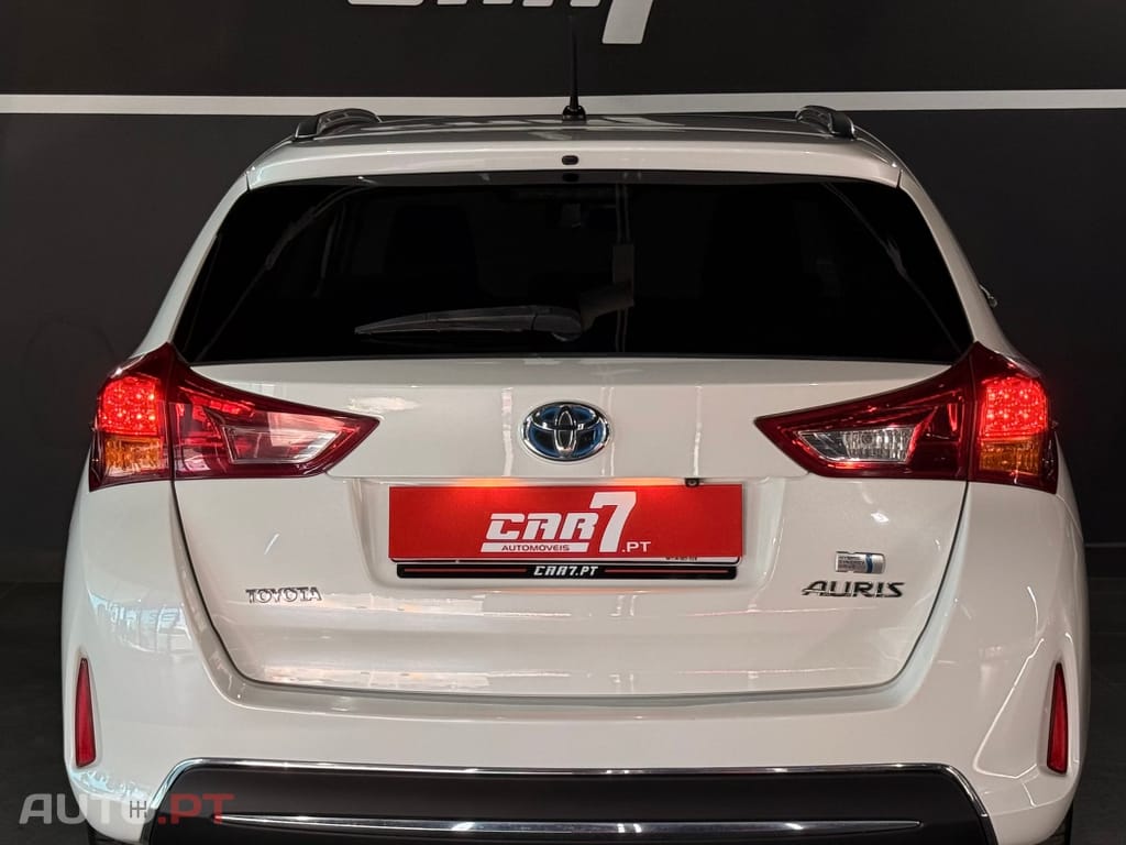Toyota Auris Outro