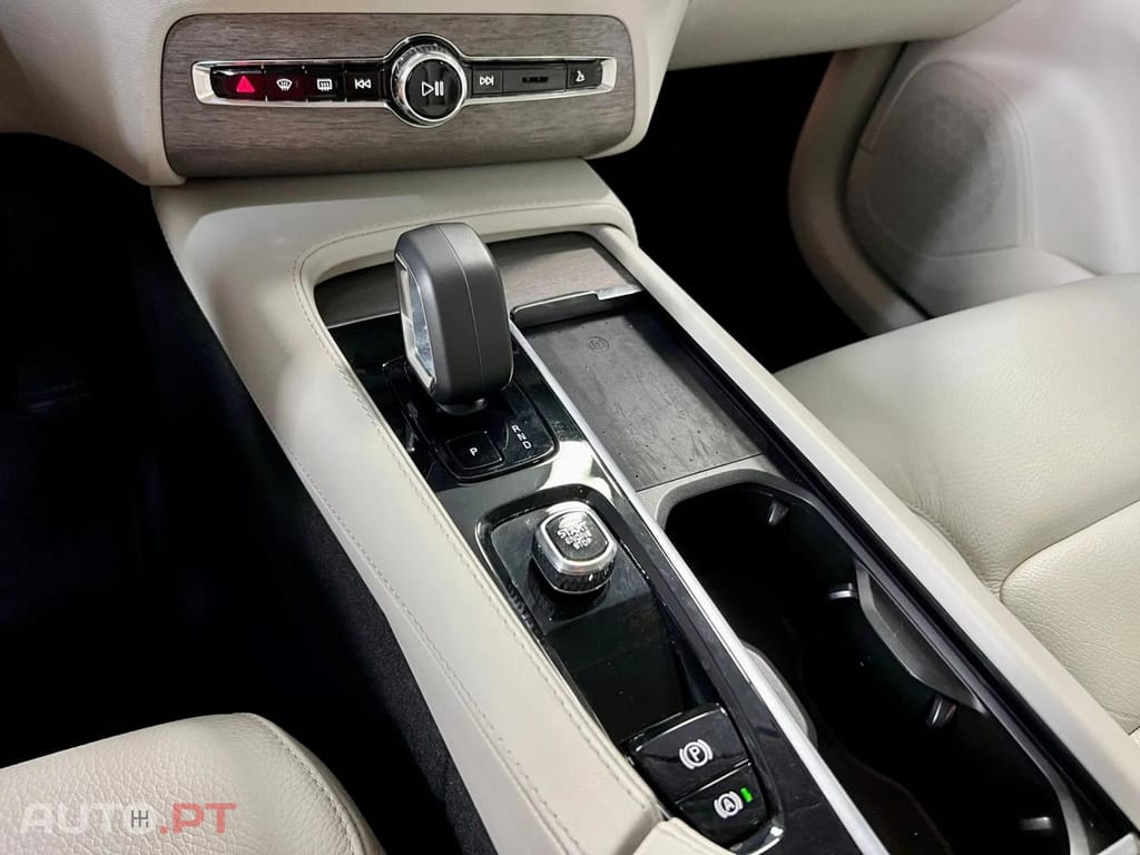 Volvo XC90 T8 455 PHEV AWD Core Auto