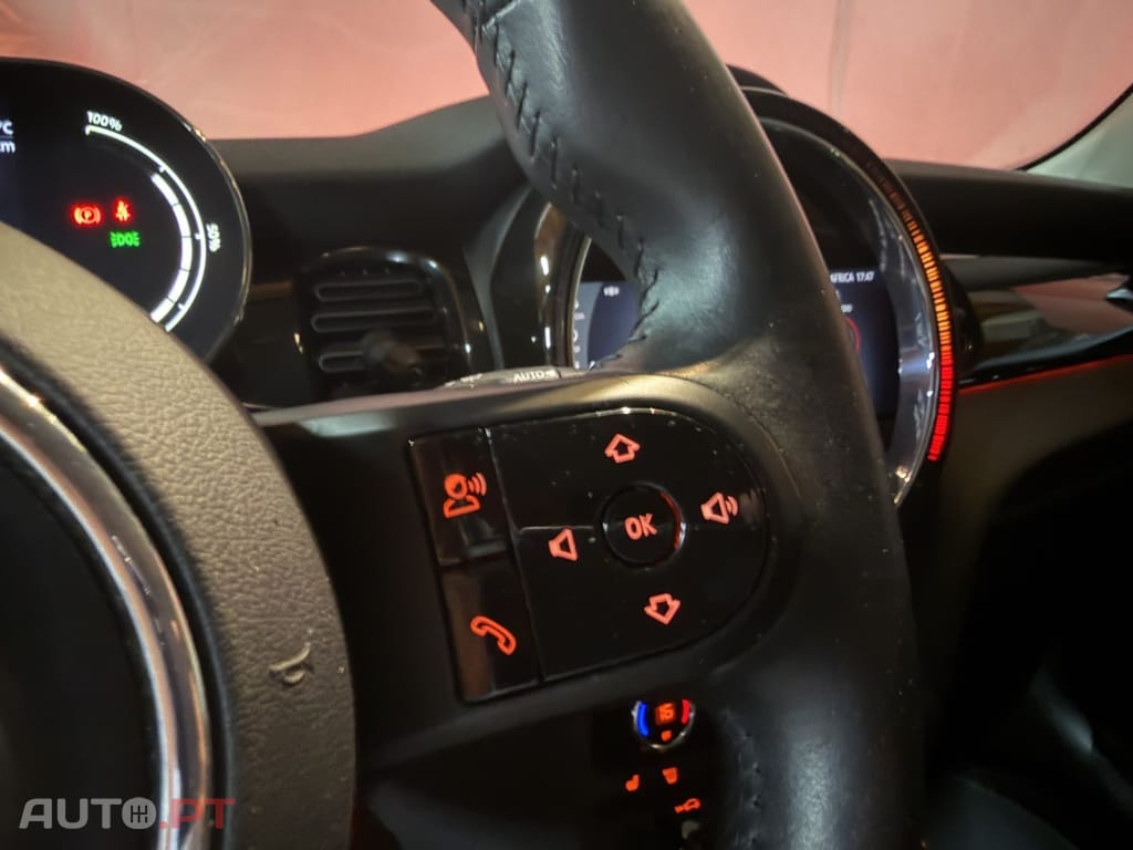 MINI Cooper Cooper SE Premium Essential