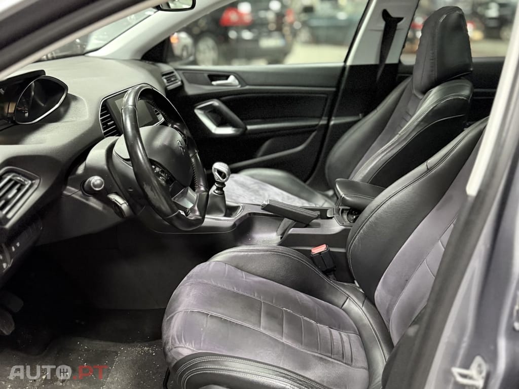 Peugeot 308 1.6 e-HDi Allure J17