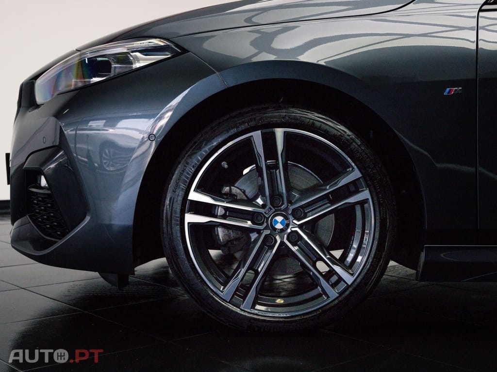 BMW 218 i Pack Desportivo M