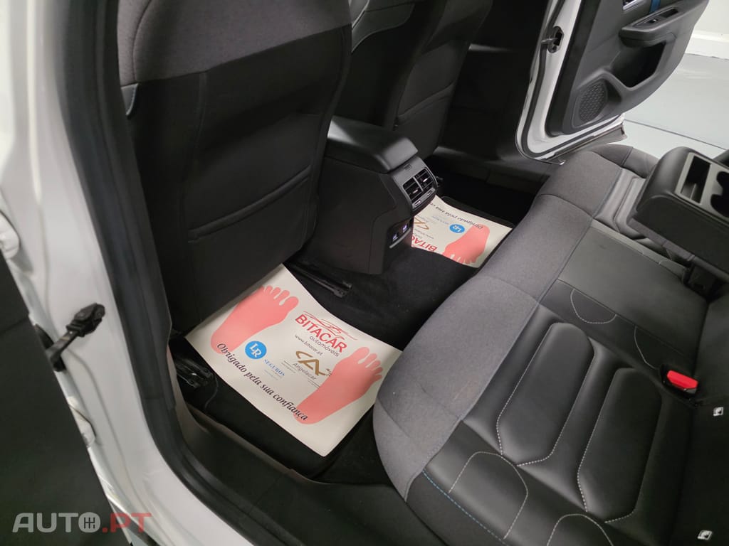 Citroën e-C4 50 kWh Shine — fotografia 86