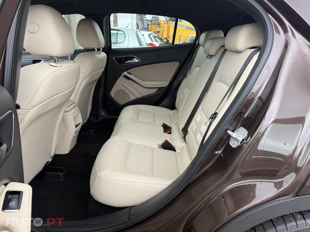 Mercedes-Benz GLA 200 d Style — fotografia 13