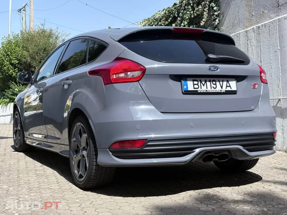Ford Focus 2.0 EcoBoost ST c/ Pack Pele Desportiva