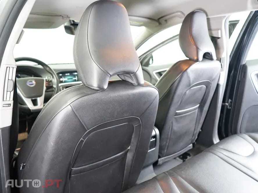 Volvo V60 2.4 D6 Momentum AWD Phev