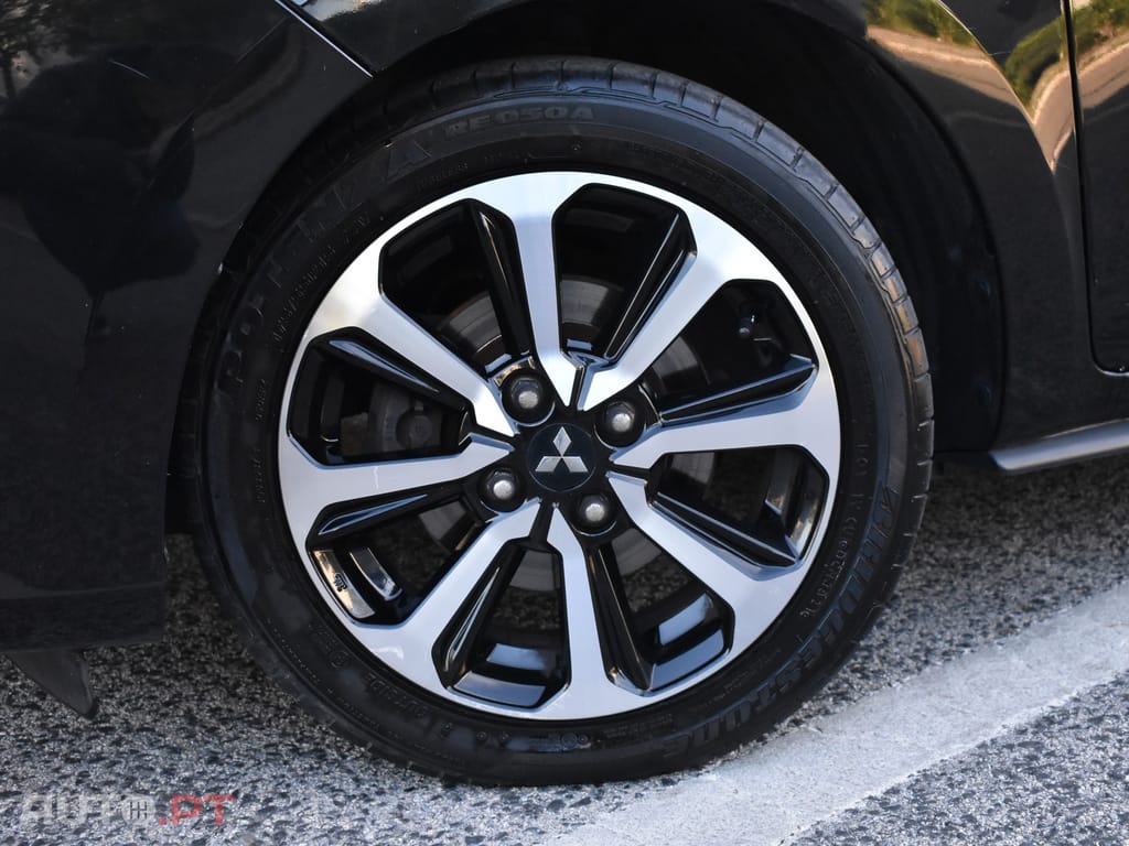 Mitsubishi Space Star 1.2 Intense Connect Edition