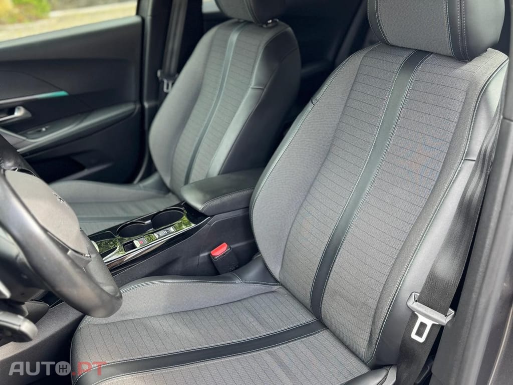 Peugeot 2008 1.5 BlueHDi Allure Pack EAT8