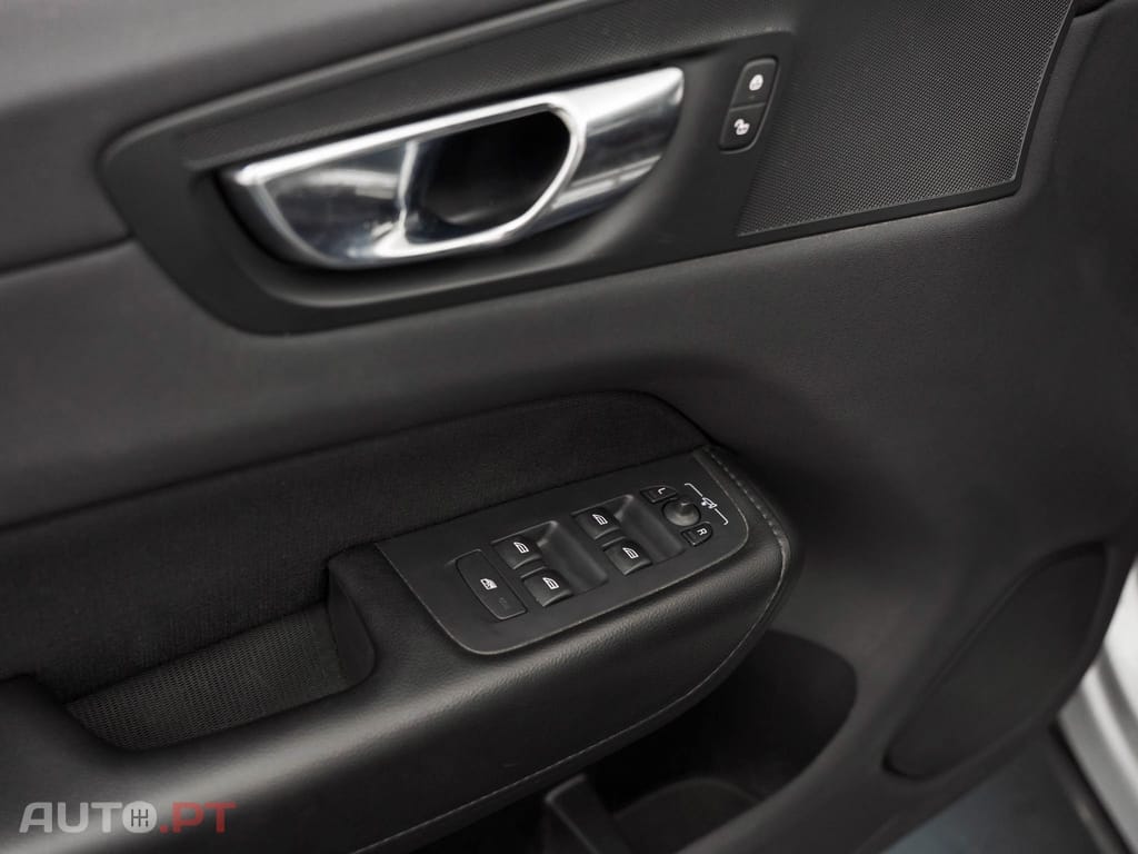 Volvo XC60 2.0 T8 PHEV Momentum Plus AWD