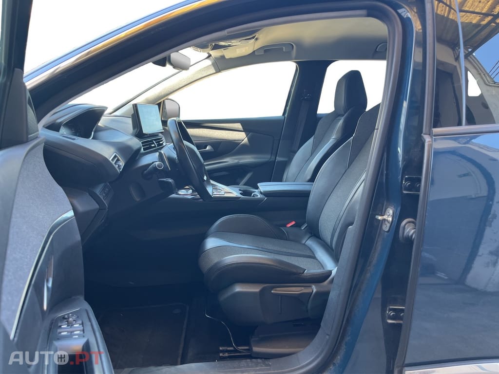 Peugeot 3008 1.6 Hybrid Allure e-EAT8