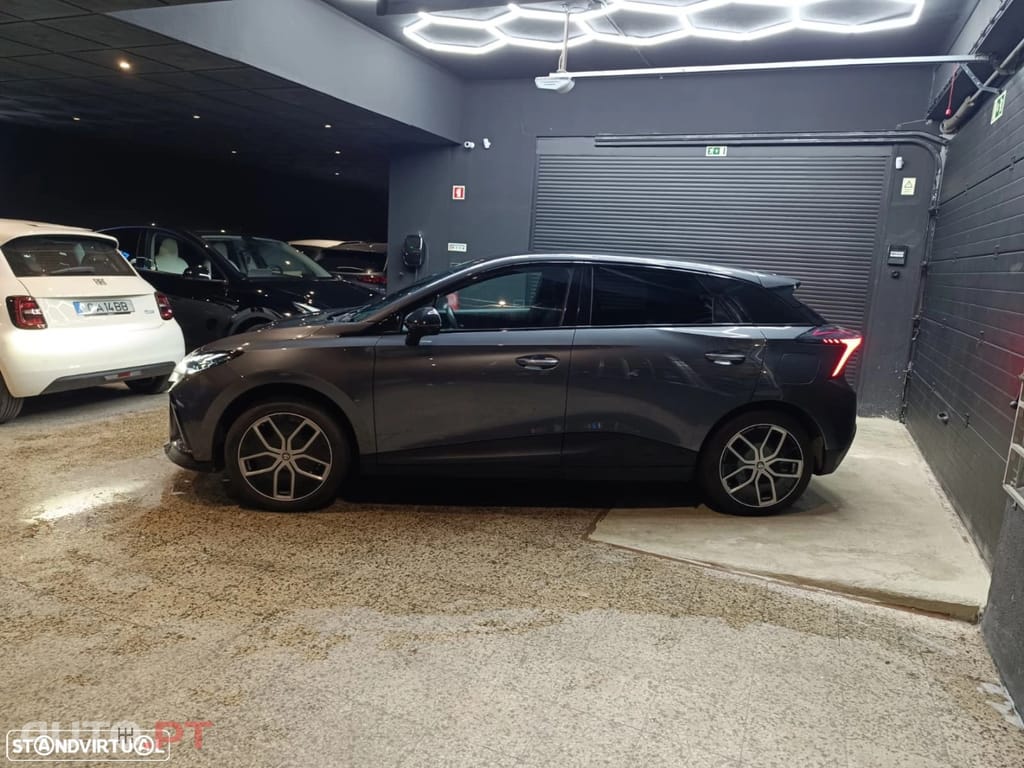 MG MG4 77 kWh Extended Range Luxury