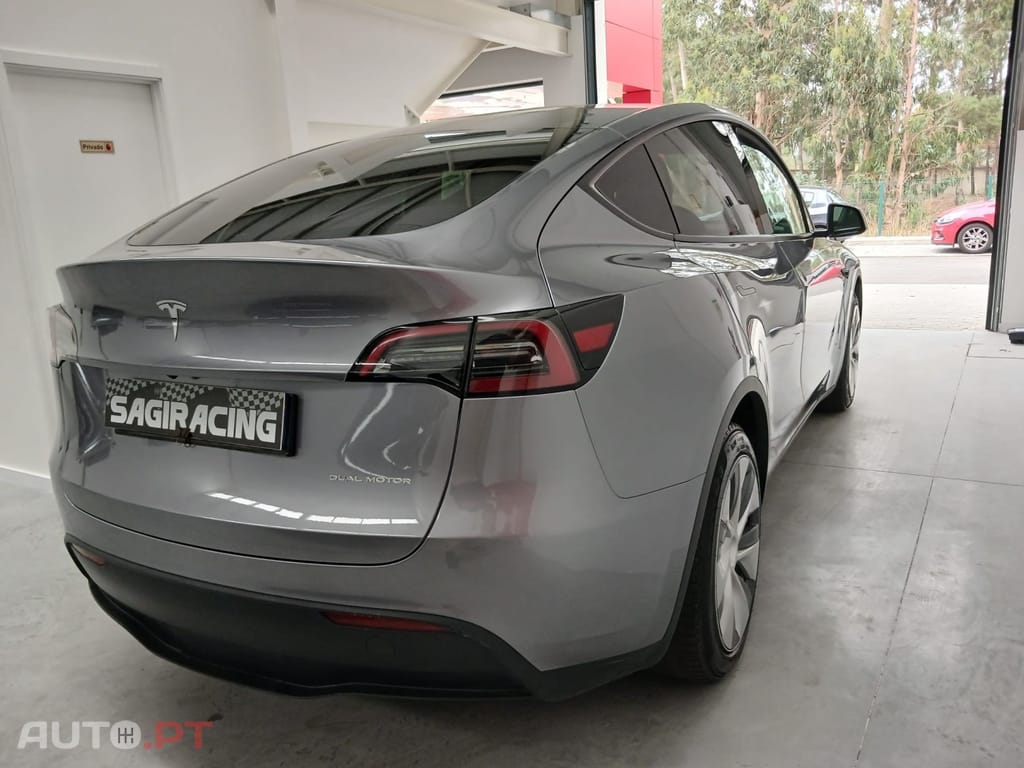 Tesla Model Y Long Range Dual Motor AWD