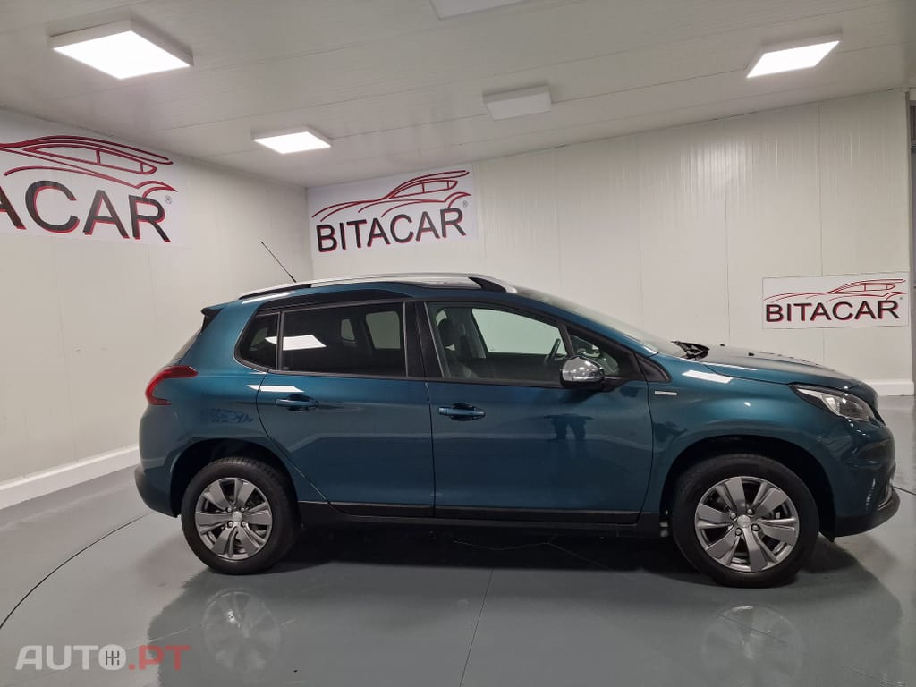Peugeot 2008 1.2 PURETECH STYLE