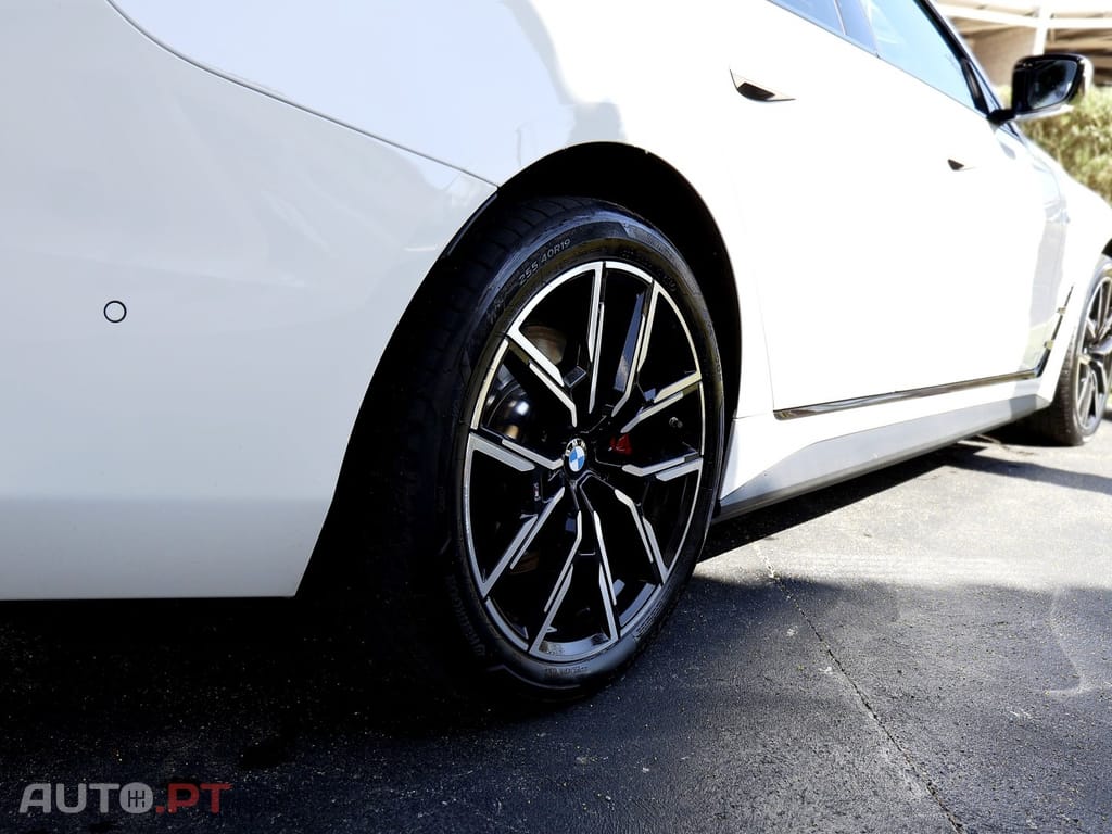 BMW i4 eDrive40 Pack Desportivo M Pro