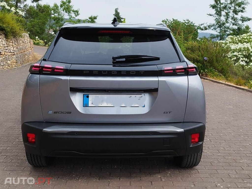 Peugeot E-2008 54 kWh GT