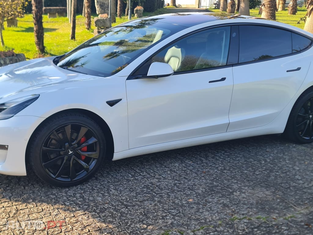 Tesla Model 3 Long-Range Dual Motor AWD