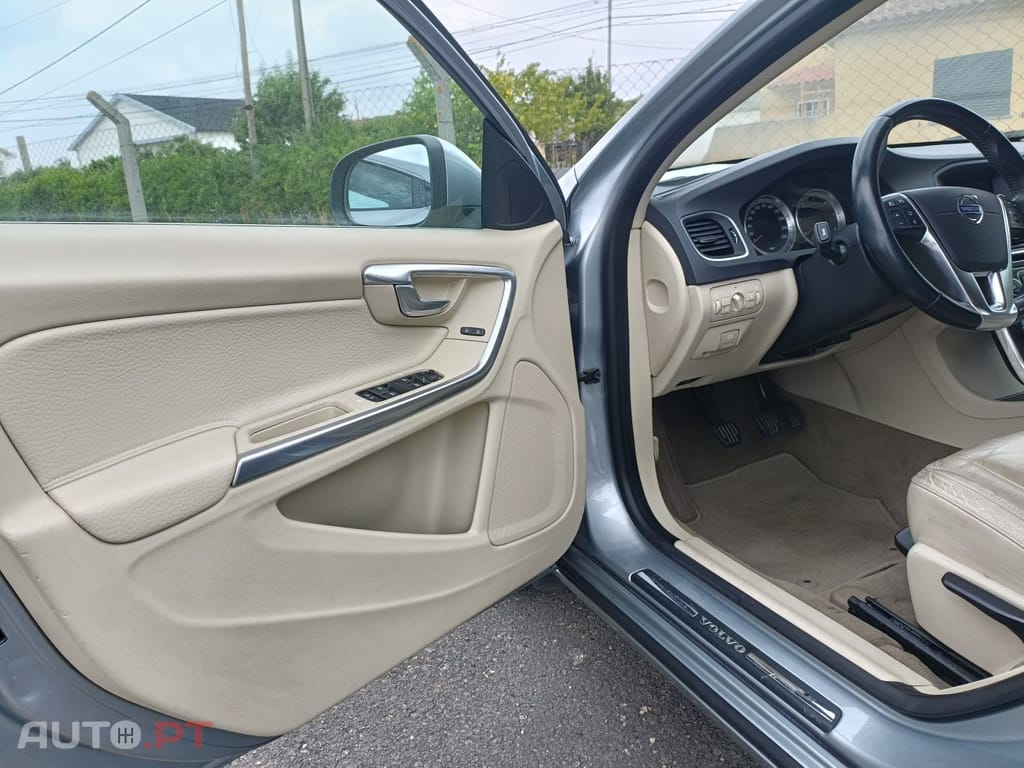 Volvo V60 1.6 D2 Drive Momentum Start/Stop