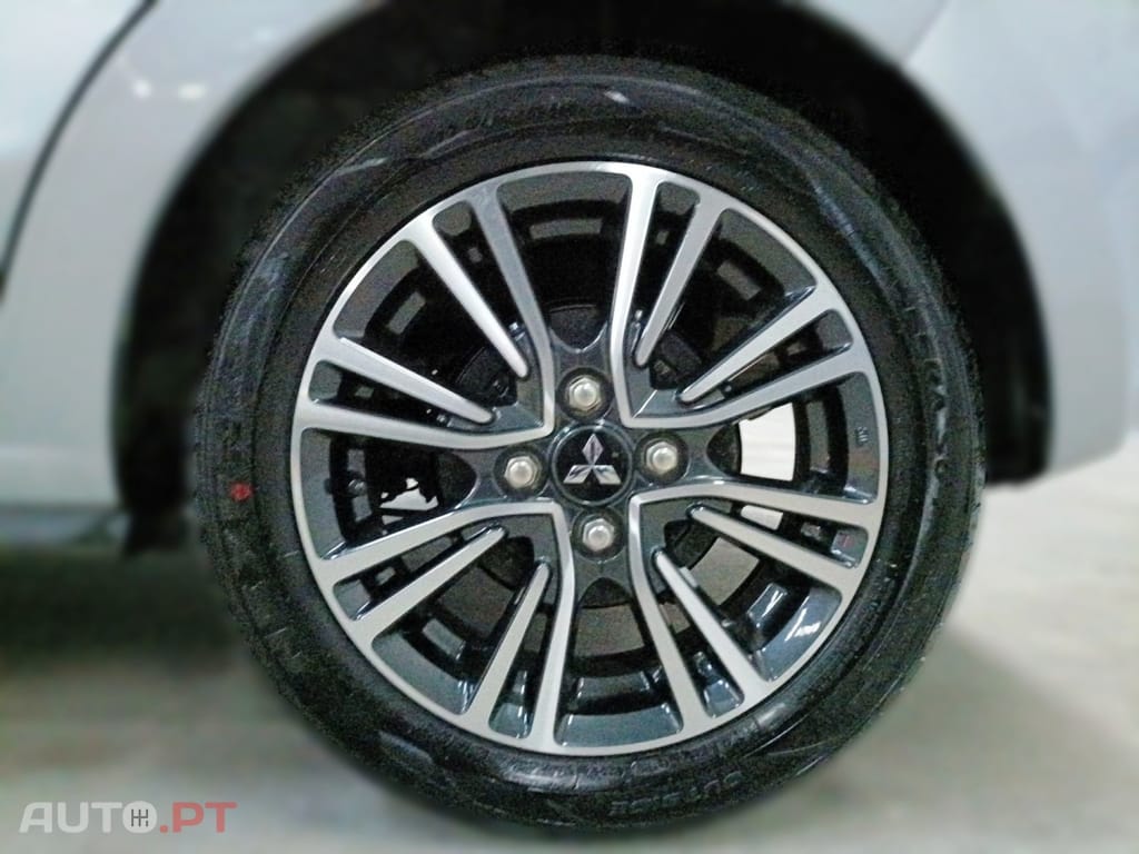 Mitsubishi Space Star 1.2 Intense Connect Edition