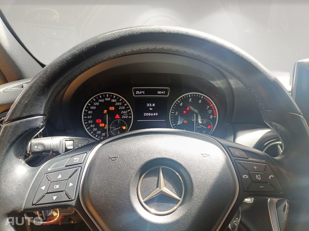 Mercedes-Benz A 200 (BlueEFFICIENCY)