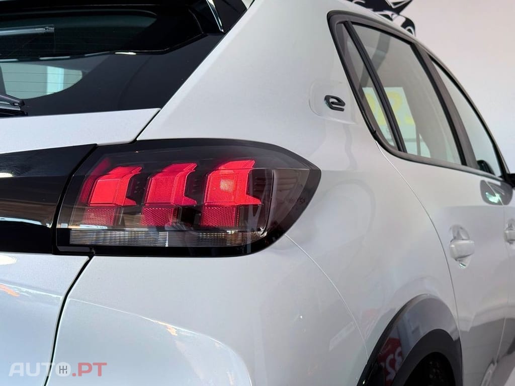 Peugeot E-208 50 kWh Allure Pack