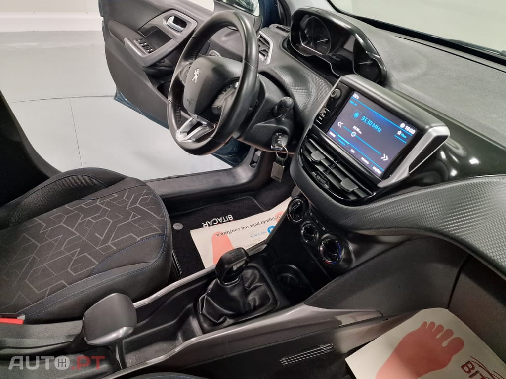 Peugeot 2008 1.2 PURETECH STYLE