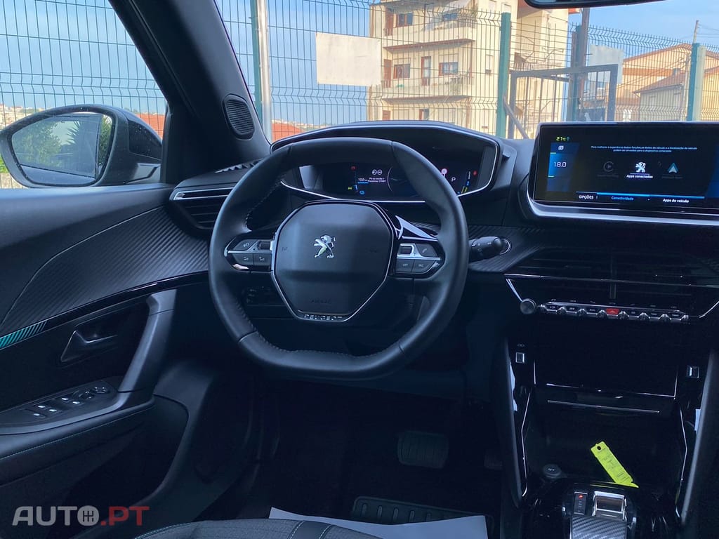 Peugeot E-2008 Allure