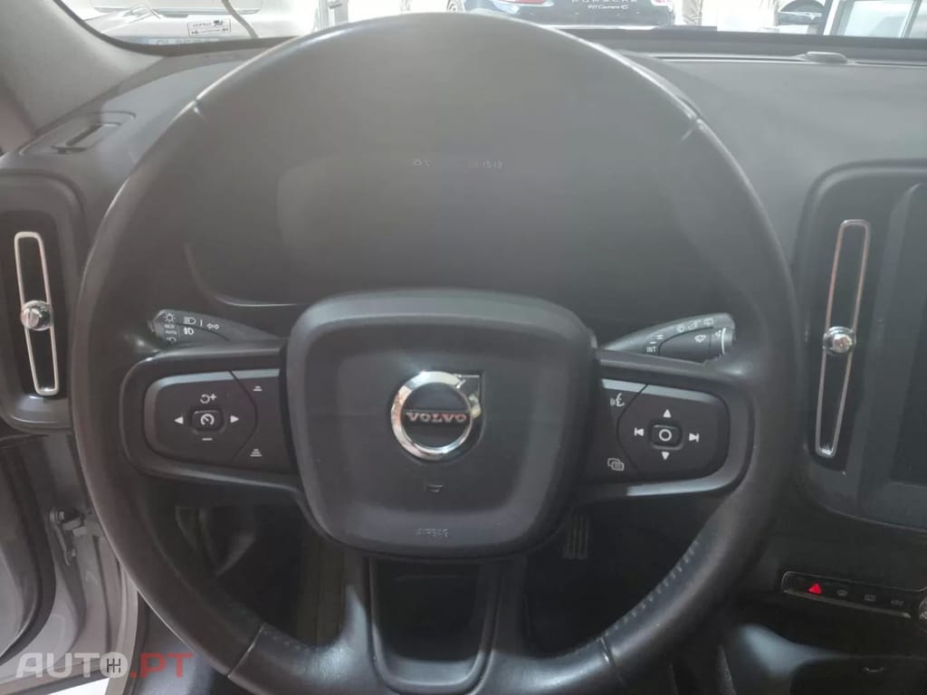 Volvo XC40 1.5 T3 Momentum Tech Edition