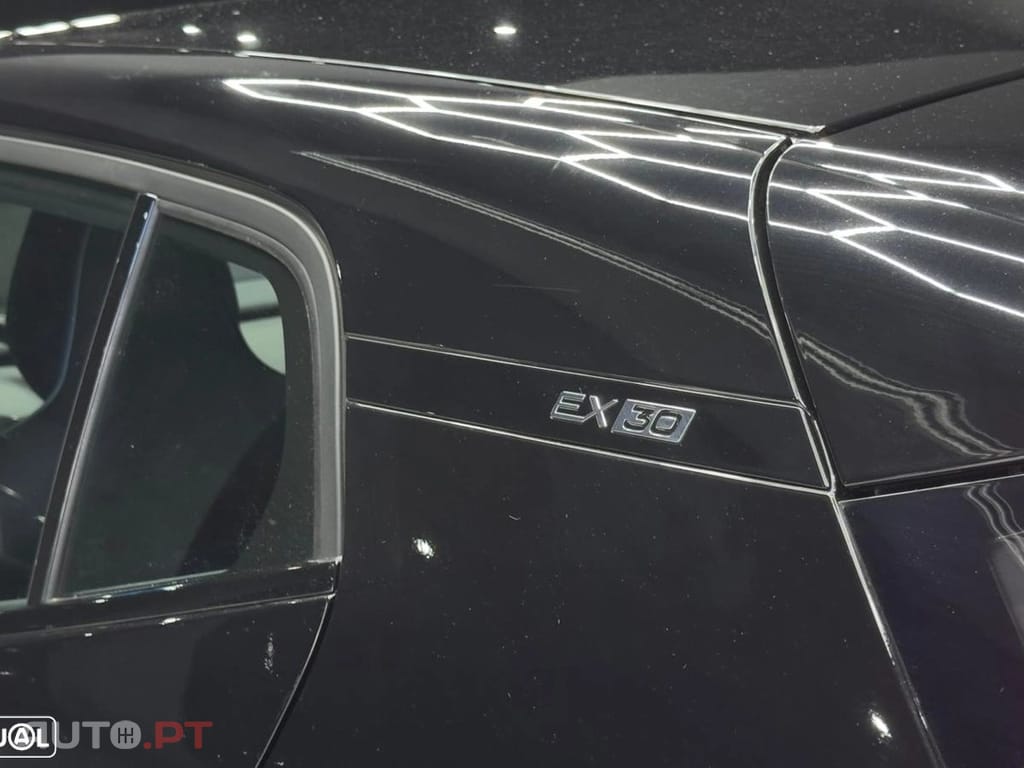 Volvo EX30 Single Motor Extended Range RWD Core